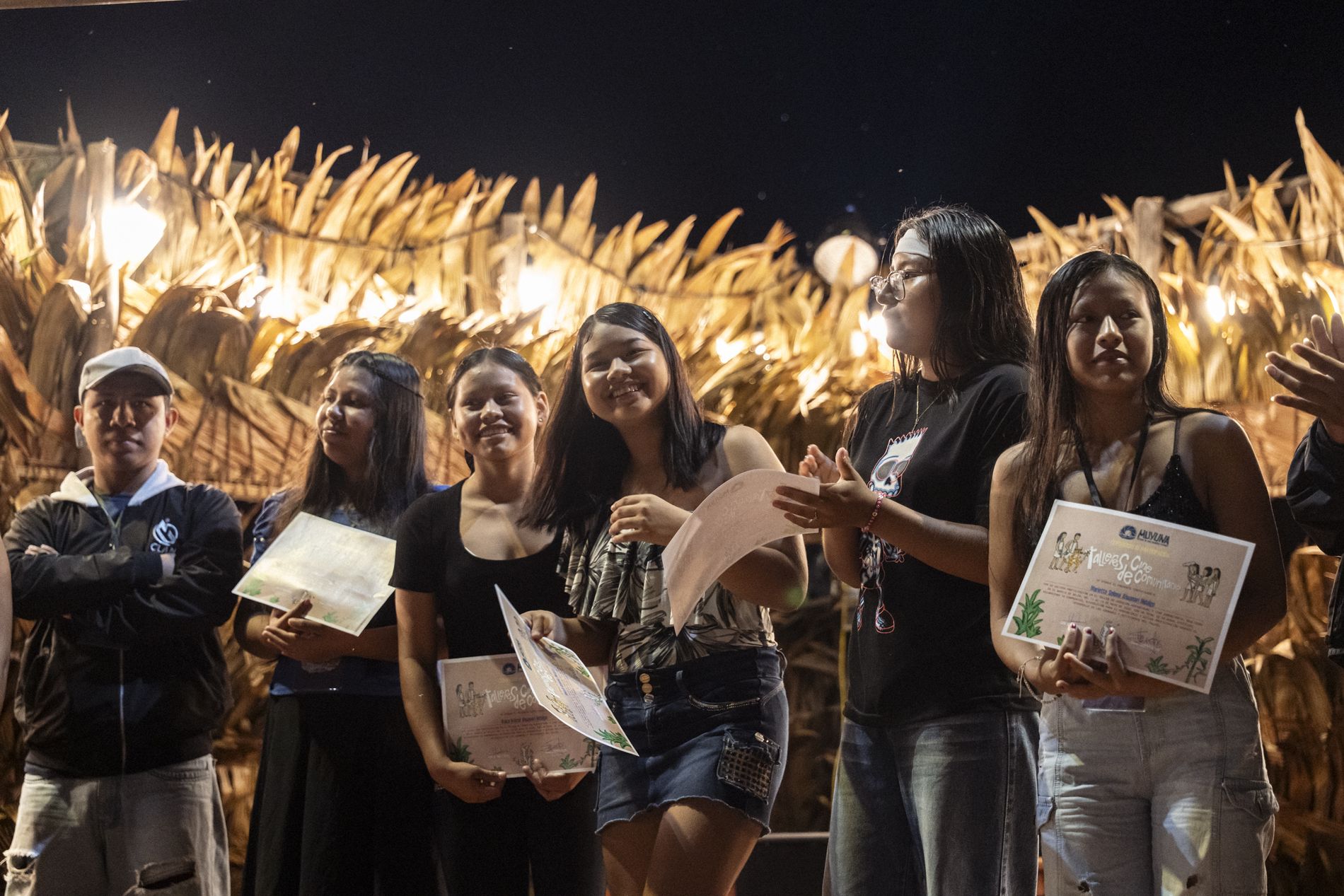 Participantes celebran un proceso compartido