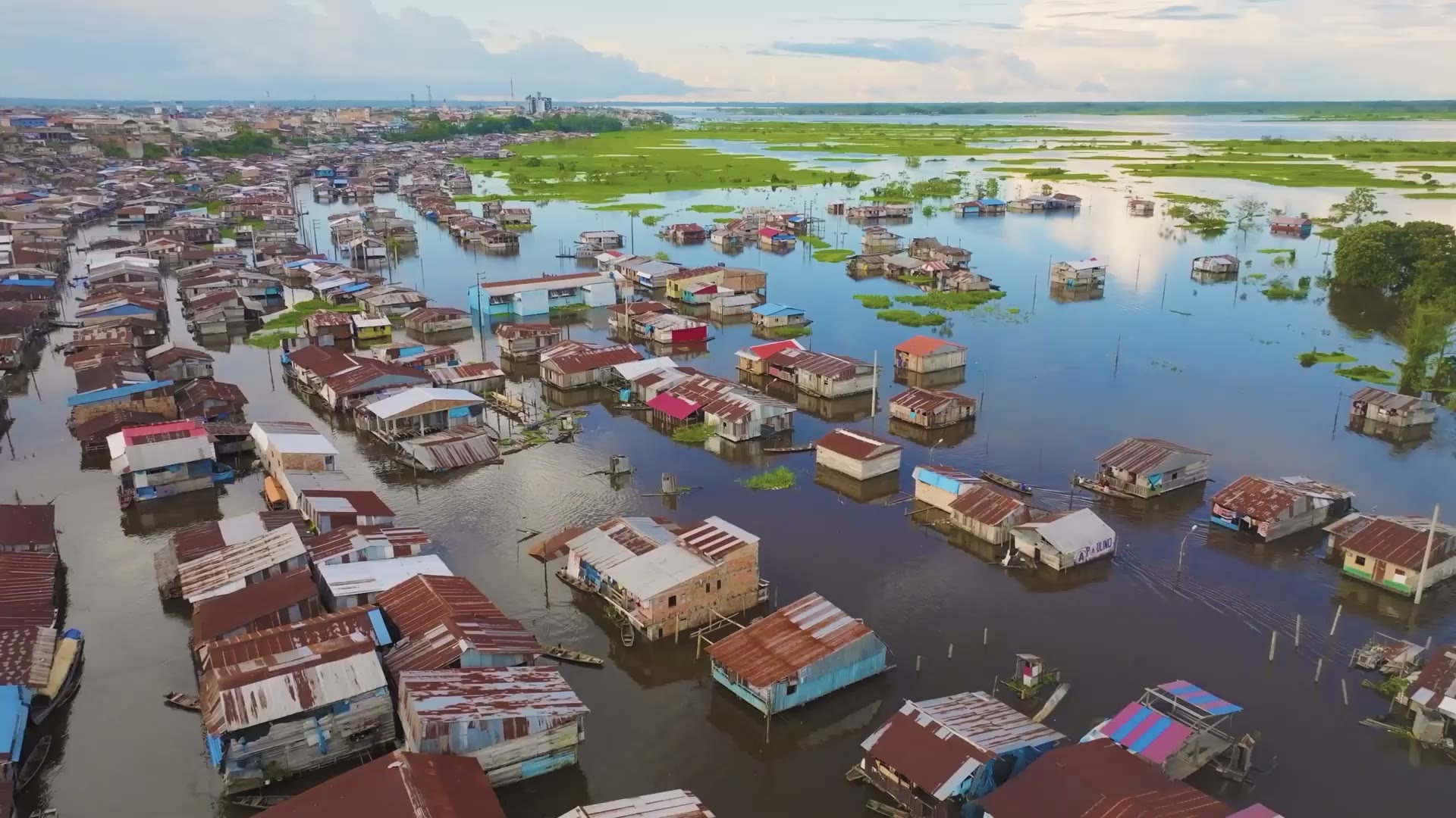 Vista aérea de Belén en creciente y su paisaje de agua.